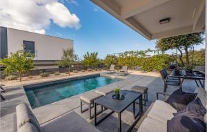 4 Bedroom Beautiful Home In Mandre 