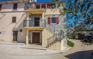 Lovely Apartment In Porec With Wifi - Montižana