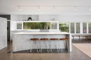 The Luxury White House