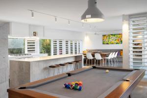 The Luxury White House