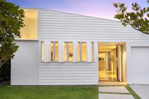 The Luxury White House