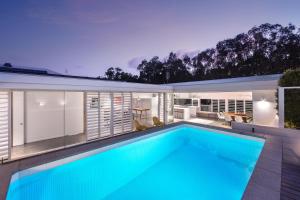 The Luxury White House