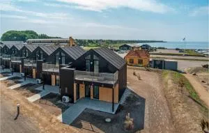 Kysthusene, Lejl, 22 - Høng