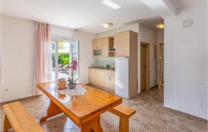Gorgeous Home In Prolozac Donji With Wifi 