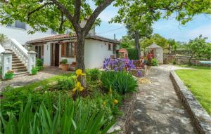 Lovely Home In Kanfanar With Kitchen 