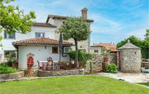 Lovely Home In Kanfanar With Kitchen