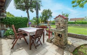 Lovely Home In Kanfanar With Kitchen 