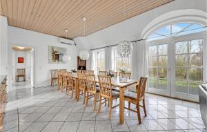 Gorgeous Home In Ulfborg With Wifi