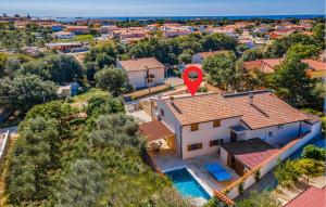 4 Bedroom Cozy Home In Barbariga 