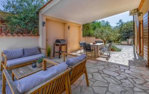 4 Bedroom Cozy Home In Barbariga