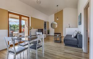 4 Bedroom Cozy Home In Barbariga 