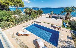 Five-Bedroom Holiday Home In Kastel Stafilic