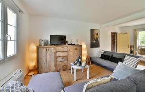 Maisons de vacances Beautiful Home In St-Paulet-De-Caisson : photos des chambres