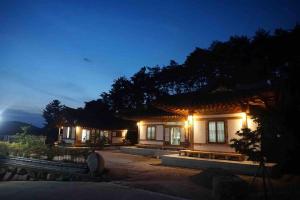 Lee Cho Hanok