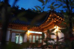 Lee Cho Hanok