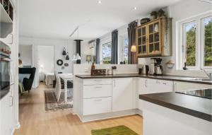 Stunning Home In Ebeltoft With Wifi