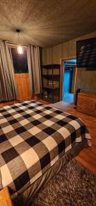 Habitacion privada con baño regadera y cocina E