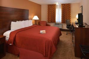 King Room - Accessible/Non-Smoking room in Quality Inn Appleton