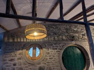 Riverside Hobbit House 10mins from Bhimtal