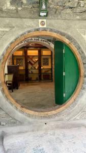 Riverside Hobbit House 10mins from Bhimtal