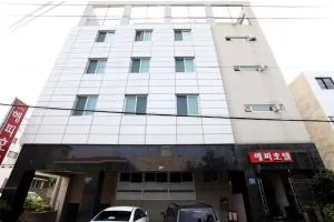 Happy Hotel - Yŏndong-ni