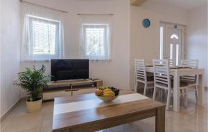 1 Bedroom Pet Friendly Apartment In Komarna 