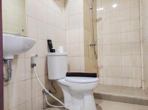 Homey and Comfy 2BR at Vida View Apartment By Travelio