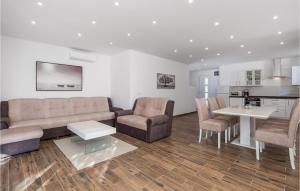 Stunning Home In Banjol