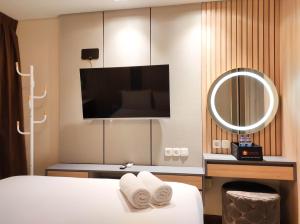 Comfy Studio at Vida View Makassar Apartment By Travelio