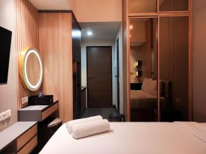 Comfy Studio at Vida View Makassar Apartment By Travelio