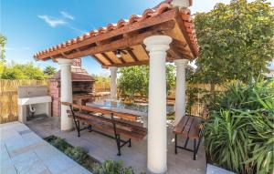 Beautiful Apartment In Kastel Stafilic