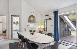 4 Bedroom Cozy Home In Brovst