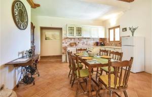 Two-Bedroom Apartment In Ostrvica