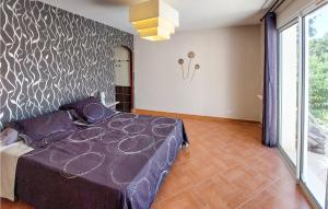 Maisons de vacances Awesome Home In Sainte-Gemme-La-Plaine : photos des chambres
