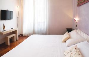 Cozy Apartment In Lecce Le With Kitchen