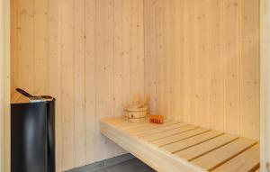 Lovely Home In Glesborg With Kitchen