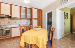 2 Bedroom Awesome Apartment In Banjol 