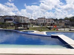 homefortzone Lipa fully interior netflix pool and free parking