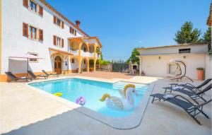 Beautiful Home In Motovun With Sauna