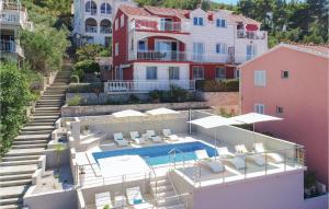 Three-Bedroom Apartment In Prigradica