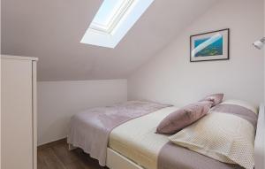 Awesome Home In Peroj With Wifi 