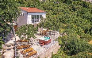 Two-Bedroom Holiday Home In Podgora