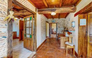 Maisons de vacances Stunning Home In St Pierre D'eyraud : photos des chambres
