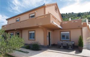 1 Bedroom Stunning Apartment In Zatoglav 