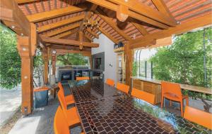 2 Bedroom Beautiful Apartment In Grebastica 