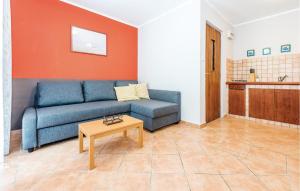 2 Bedroom Beautiful Apartment In Grebastica 