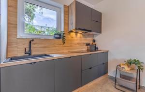 3 Bedroom Lovely Home In Barbariga