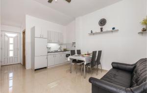 2 Bedroom Awesome Apartment In Povljana