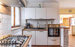 2 Bedroom Stunning Apartment In Fazana 