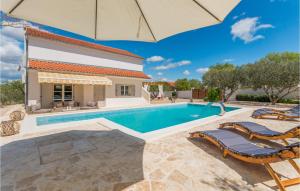 Awesome Home In Polaca With Kitchen